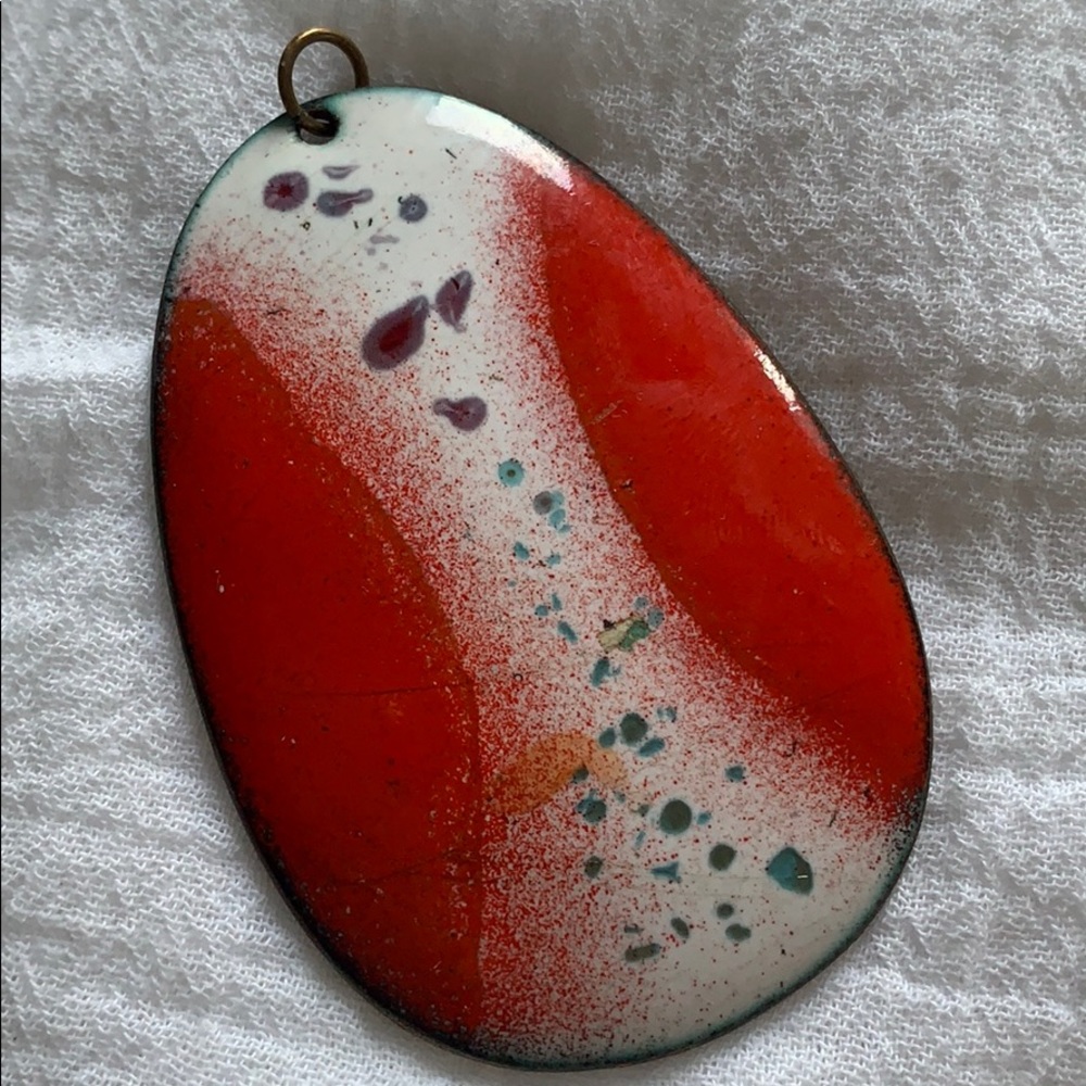 🔅 Vintage Red Enamel Pendant